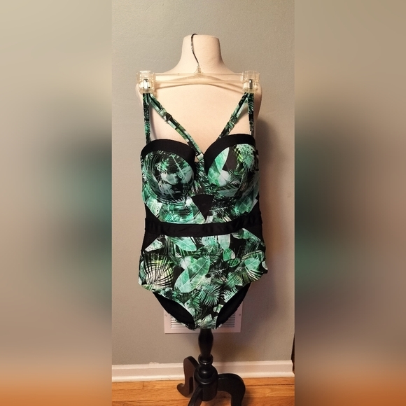 torrid Other - Torrid women's swimsuit size 2 Tropical